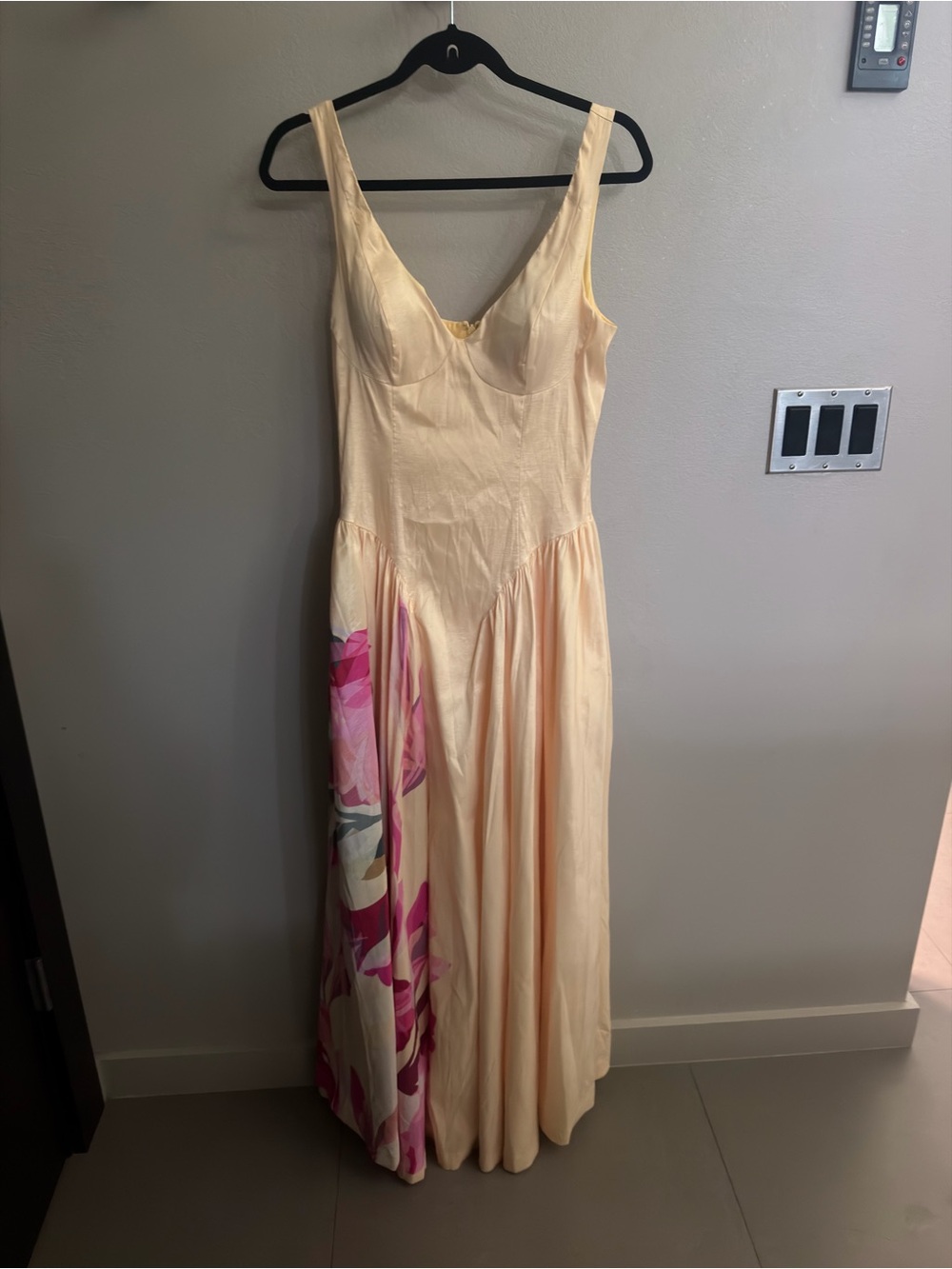 Hutch Jemma Gown - Picture 6 of 8